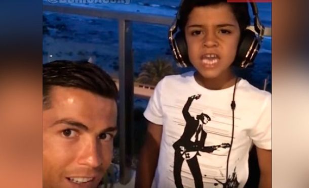 Un video de Cristiano Ronaldo y su hijo cantando reggaeton explotó las redes