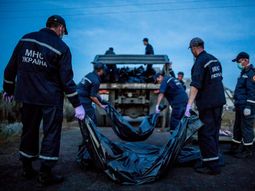 indignacion de los familiares del vuelo mh17 por el tratamiento de los cuerpos indignacion de los familiares del vuelo mh17 por el tratamiento de los cuerpos