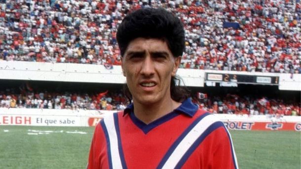 Fue goleador del fútbol mexicano con la camiseta del Veracruz. Fue goleador del fútbol mexicano con la camiseta del Veracruz.