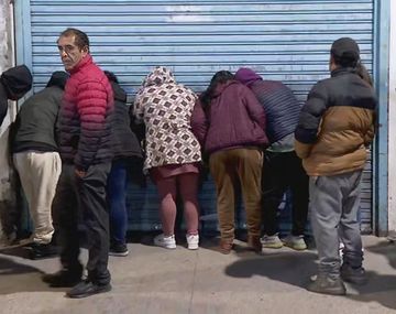 Operativo en La Salada: secuestro de mercadería y tensión en el lugar