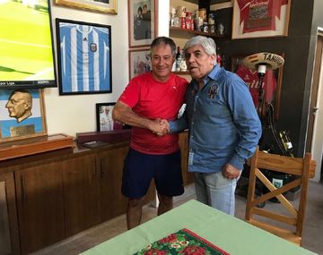 Holan firmó con Moyano el preacuerdo para seguir en Independiente - Crédito:&nbsp;@Independiente
