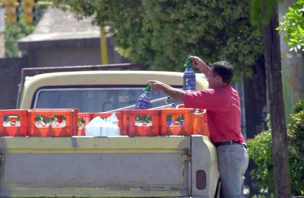 Turista inglés en Argentina es fanático de los soderos y se volvió viral por su oda a la soda