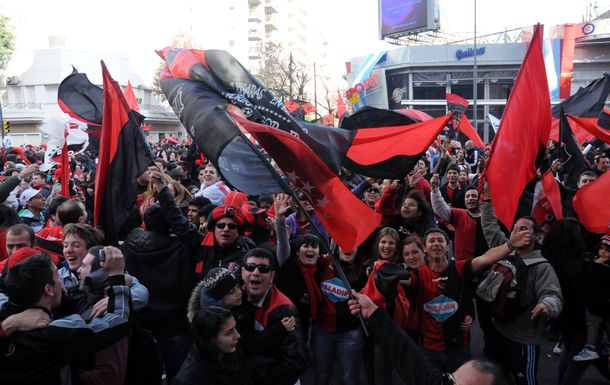 La alegría de los hinchas famosos de Newells en Twitter