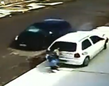 Una mujer y su nieto son atropellados por un auto que se salió de control