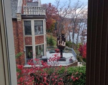 Compró la casa lindera a la de su ex para realizar su venganza