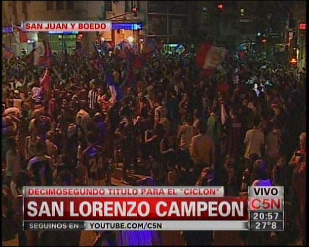Miles de hinchas de San Lorenzo festejan el título