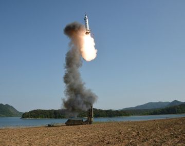 Corea del Norte lanzó otro misil al Mar de Japón - Imagen de archivo