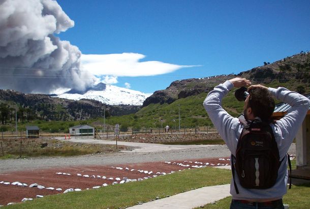 Volcán Copahue: en Chile lanzan alerta naranja