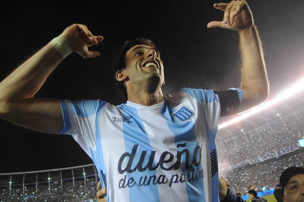 Milito y su segundo título en Racing: Es como tocar el cielo con las manos