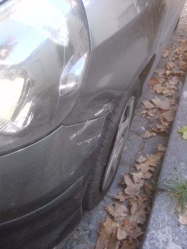 #TestigoSolidario vio un accidente y dejó una nota: Leelo, te chocaron y se fueron