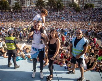 El homenaje al Dibu en Mar del Plata y el sueño de ganar la cuarta