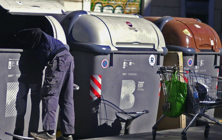 La Ciudad aplicará multas de hasta $900 mil a quienes revuelvan la basura y ensucien la vía pública