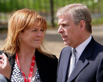Sarah Ferguson y el ex príncipe Andrés.
