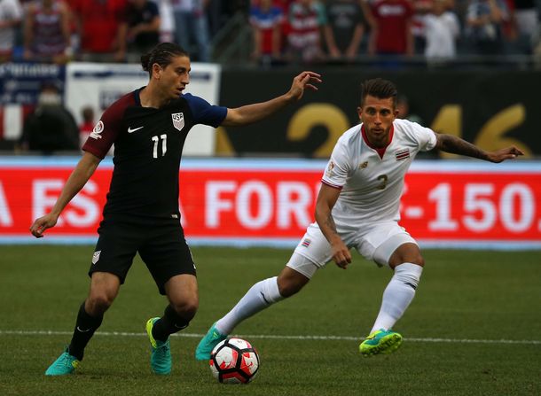 Estados Unidos goleó a Costa Rica y da pelea en el grupo A