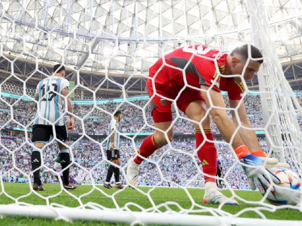 En Colombia se toman revancha del Dibu Martínez: memes y reacciones