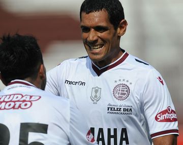 Lanús goleó a Godoy Cruz en el Sur.