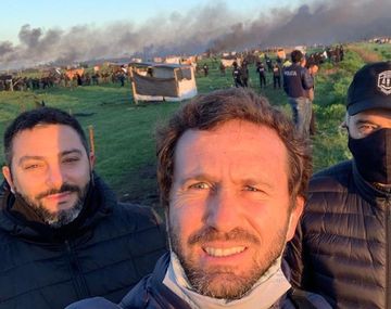 Insólito: la selfie de los fiscales en medio del desalojo de la toma de Guernica