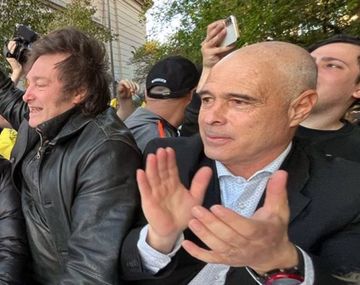 Los hermanos Milei junto al senador BartoloméAbdala.