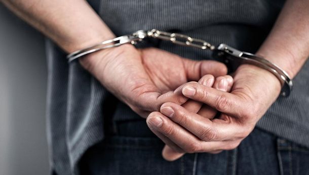 Fue a pedir un certificado de buena conducta pero tenía pedido de captura