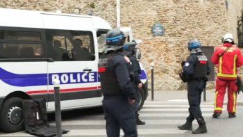 Un hombre amenazó con inmolarse en la embajada de Irán en París