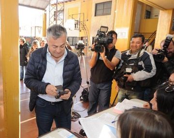 Alfredo Cornejo no tenía el DNI al momento de votar. Foto:&nbsp;mdzol.com