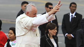 en bolivia, el papa usara como vestidor una casa de comidas rapidas en bolivia, el papa usara como vestidor una casa de comidas rapidas