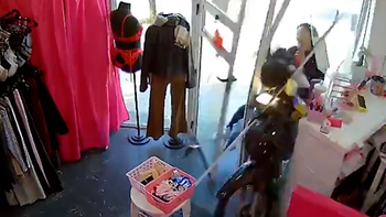 Toda la brutal secuencia quedó registrada en un video Toda la brutal secuencia quedó registrada en un video