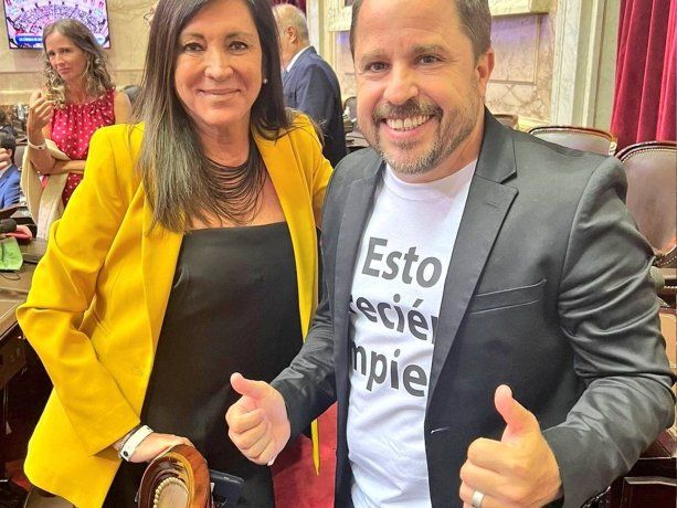Qué decía la remera de Martín Tetaz en la jura de Diputados