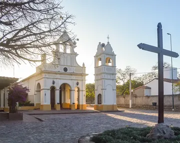 El pueblo para hacer deportes acuáticos y está lleno de naturaleza