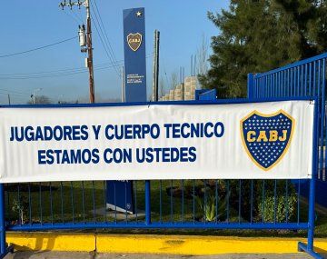 Los mensajes de aliento que aparecieron en el predio de Boca en Ezeiza