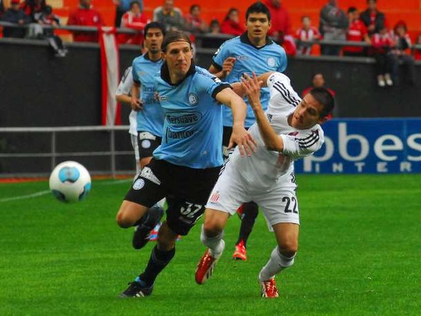 Estudiantes sólo igualó con Belgrano y no pudo ser líder