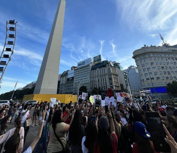 Curiosa concentración de fans de Margarita en el Obelisco: los motivos