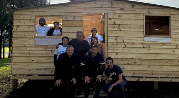 Chiqui Tapia mostró cómo serán las viviendas para los afectados por el temporal en Bahía Blanca
