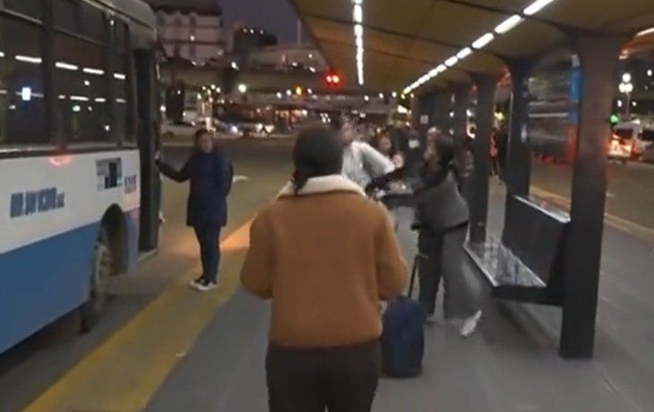 VIDEO: Robaron un celular mientras transmitía un móvil de televisión en Constitución