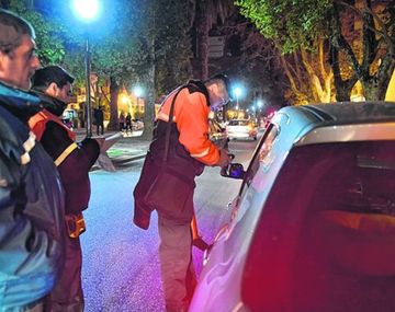 Fuera de control: escapó de un control de alcoholemia y atropelló a un peatón