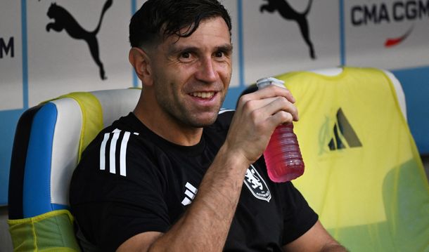 Dibu Martínez ausente en el triunfo de Aston Villa vs West Ham: el motivo