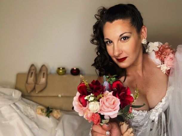 Valeria, con el vestuario que utiliza en “No me arrepiento”, obra que se presentó en el festival UNI2 en la ciudad de Nueva York.