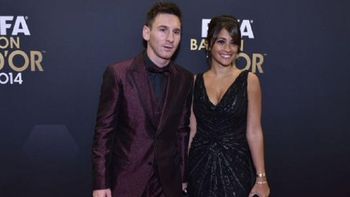 messi sorprendio con un traje color borravino messi sorprendio con un traje color borravino