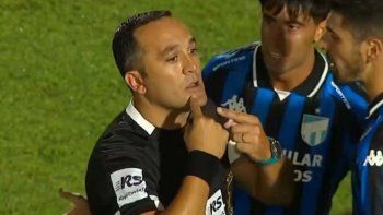 el dt de atletico tucuman hablo del arbitraje de espinoza: tragamos la bronca el dt de atletico tucuman hablo del arbitraje de espinoza: tragamos la bronca