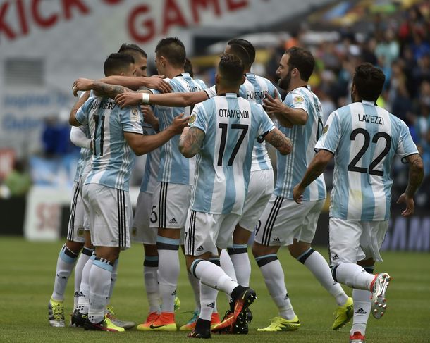 Argentina goleó a Bolivia en Seattle y sumó puntaje ideal en su grupo