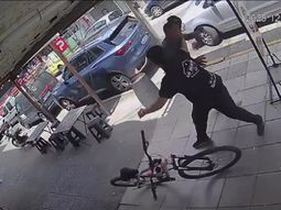 lanus: freno a un ladron de una trompada y evito el robo de una bicicleta lanus: freno a un ladron de una trompada y evito el robo de una bicicleta