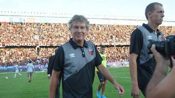 tras el empate ante huracan, colon se quedo sin entrenador tras el empate ante huracan, colon se quedo sin entrenador