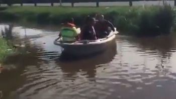 papelon en pilar: el intendente simulo que recorria zonas inundadas papelon en pilar: el intendente simulo que recorria zonas inundadas