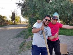 harto de pedir que senalicen las calles del pueblo, un vecino instalo sus propios carteles harto de pedir que senalicen las calles del pueblo, un vecino instalo sus propios carteles