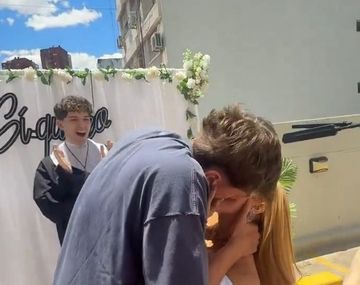 Ángela Torres y Marcos Giles sellaron su química con un beso que enloqueció a todos en Luzu 