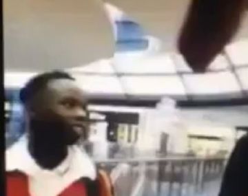 Discriminación en un local de Apple