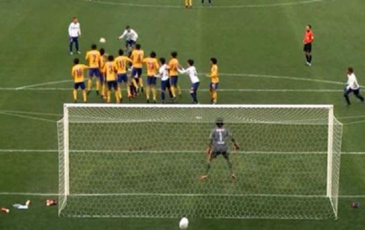 Hizo tres goles de tiro libre y se llama Cristiano, pero no es Ronaldo