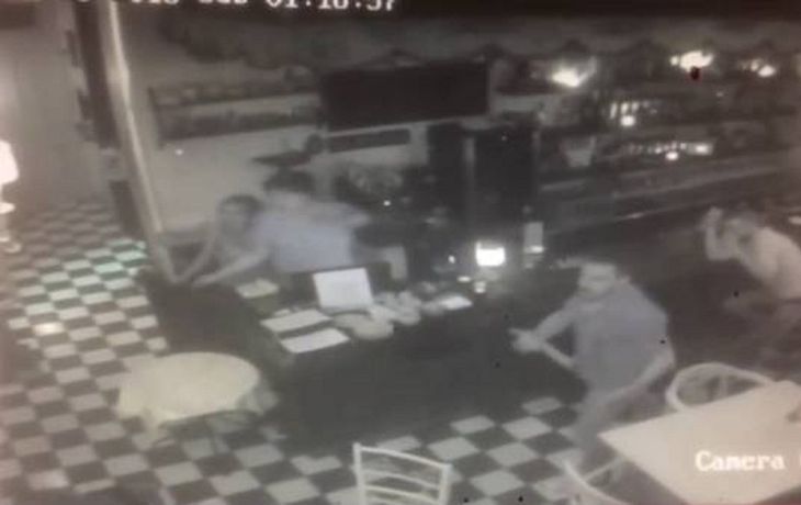Un cliente estalló y rompió todo