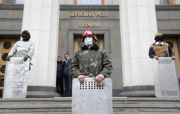 La crisis en Ucrania se agrava un poco más: renunció el titular del Parlamento