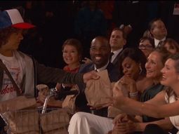 los chicos de stranger things se encargaron de la cena en los emmy los chicos de stranger things se encargaron de la cena en los emmy